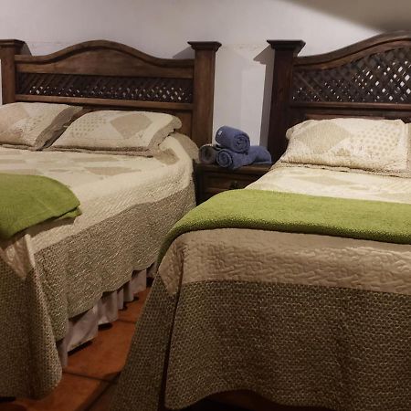 La Casa De La Alameda Bed & Breakfast Antigua ภายนอก รูปภาพ