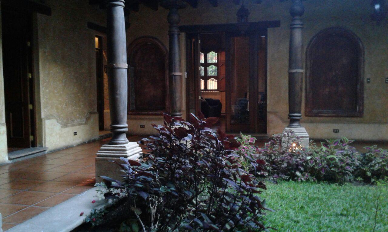 La Casa De La Alameda Bed & Breakfast Antigua ภายนอก รูปภาพ