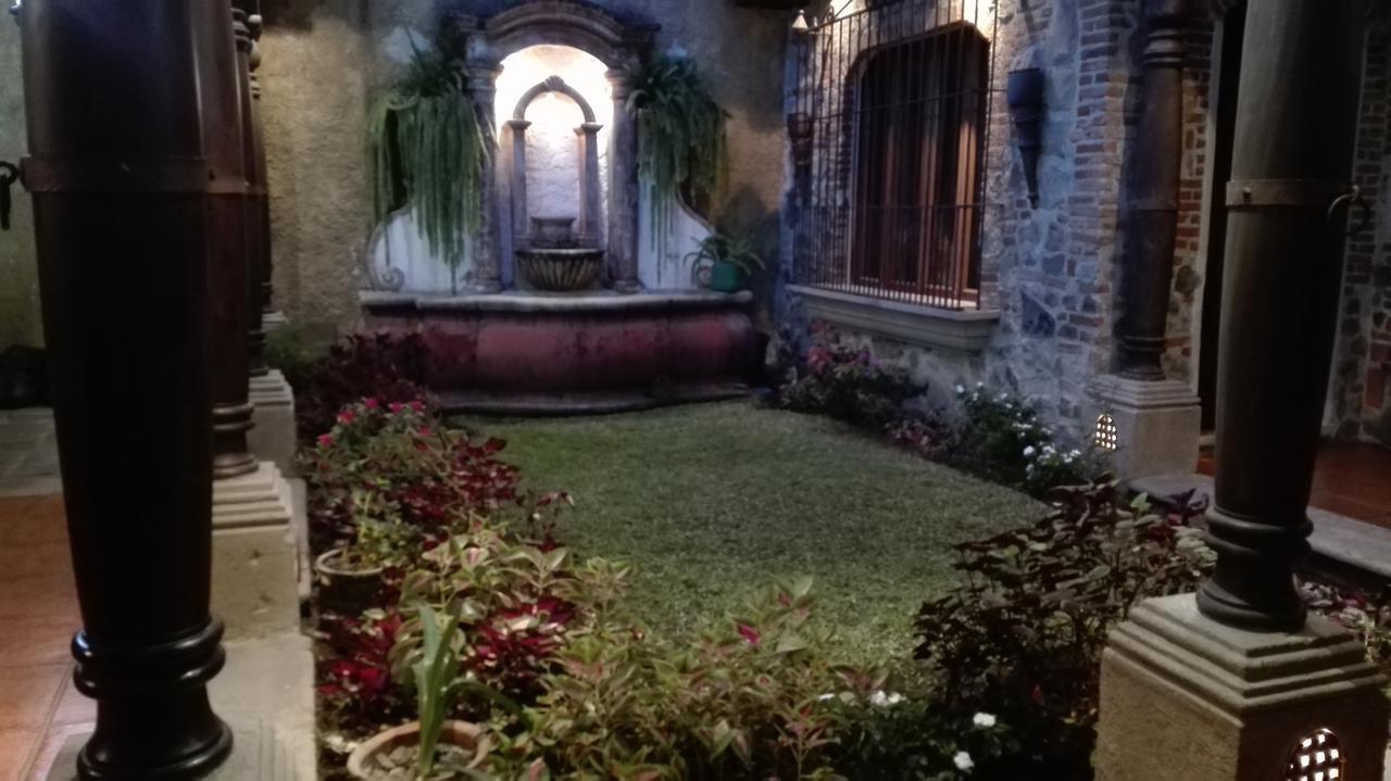 La Casa De La Alameda Bed & Breakfast Antigua ภายนอก รูปภาพ