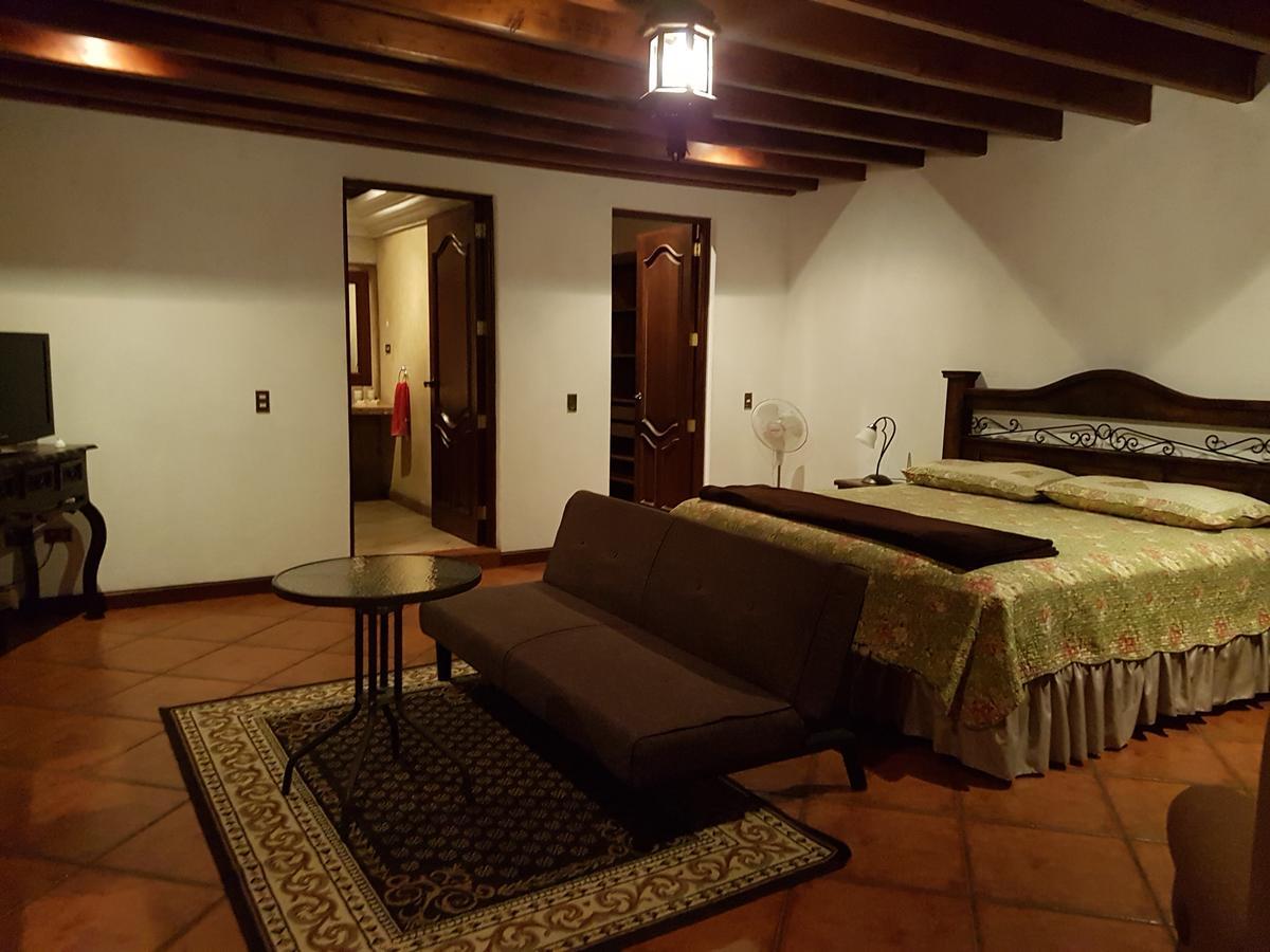 La Casa De La Alameda Bed & Breakfast Antigua ภายนอก รูปภาพ