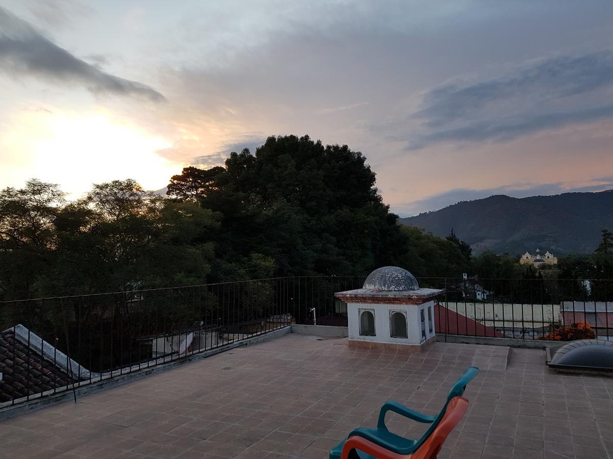 La Casa De La Alameda Bed & Breakfast Antigua ภายนอก รูปภาพ