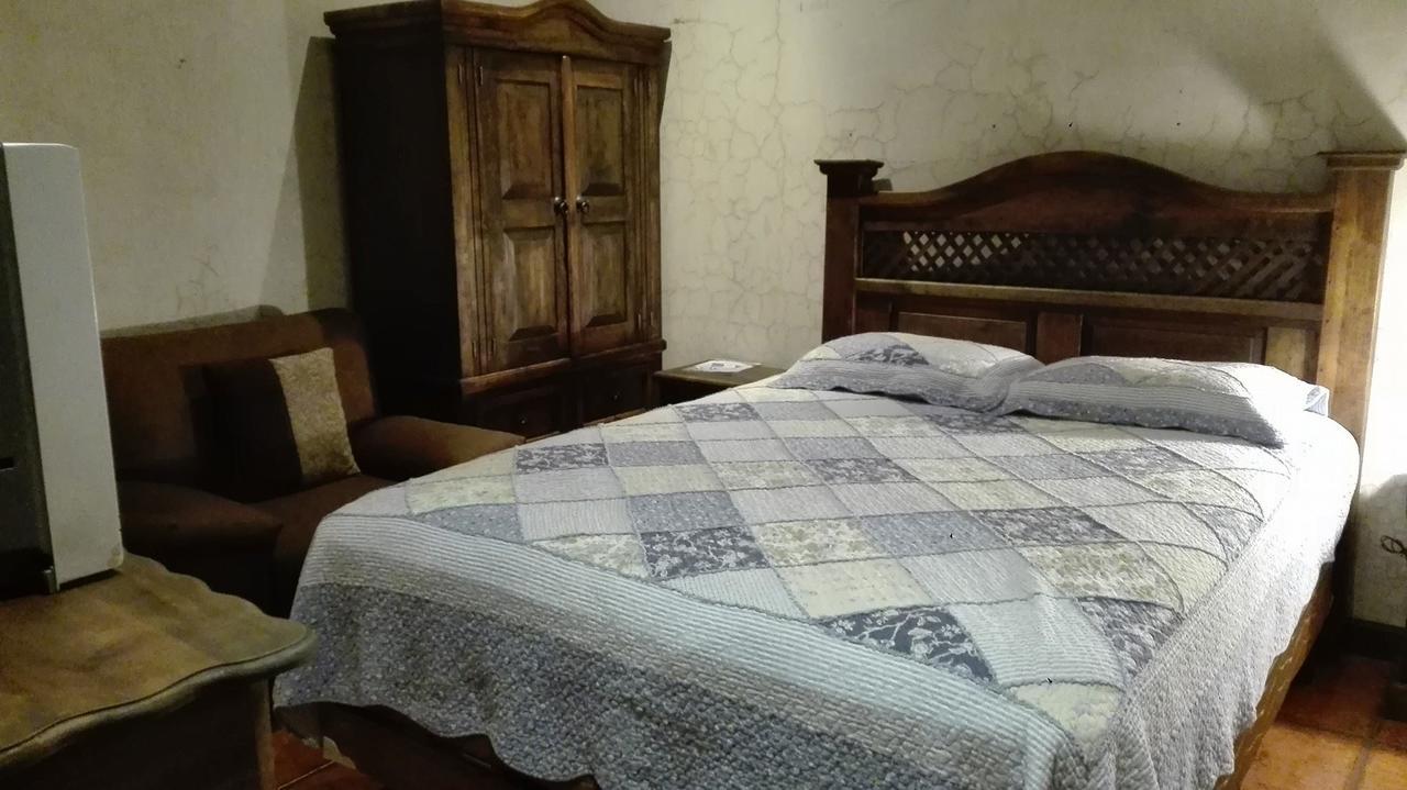 La Casa De La Alameda Bed & Breakfast Antigua ภายนอก รูปภาพ