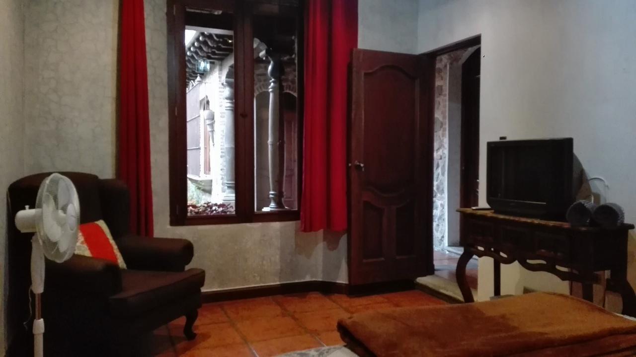 La Casa De La Alameda Bed & Breakfast Antigua ภายนอก รูปภาพ