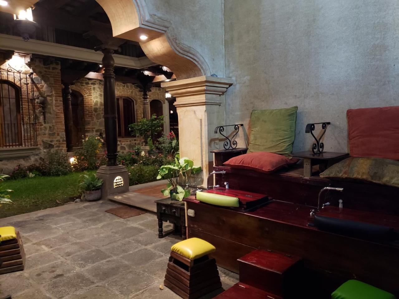 La Casa De La Alameda Bed & Breakfast Antigua ภายนอก รูปภาพ