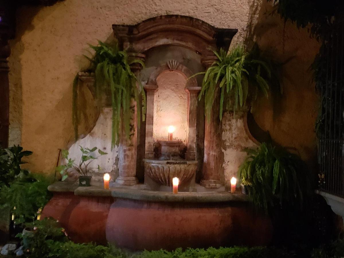 La Casa De La Alameda Bed & Breakfast Antigua ภายนอก รูปภาพ