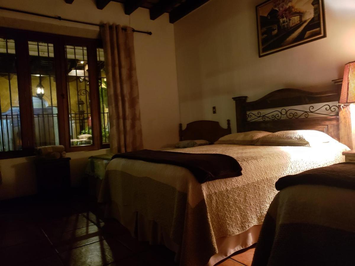 La Casa De La Alameda Bed & Breakfast Antigua ภายนอก รูปภาพ